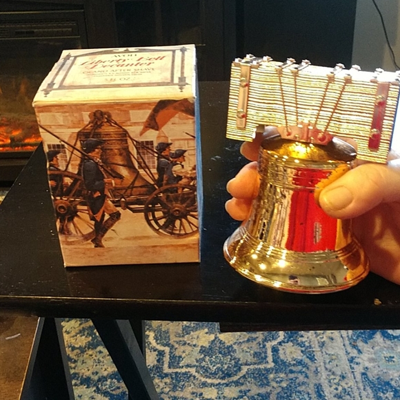 5 For 25.00/Avon Liberty Bell Plastic Decanter,Orig.box - Picture 4 of 7